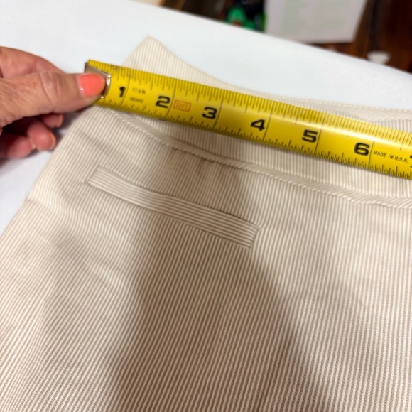 Avenue NWT striped capri pants with a cotton/spandex stretch blend. - Picture 6 of 9